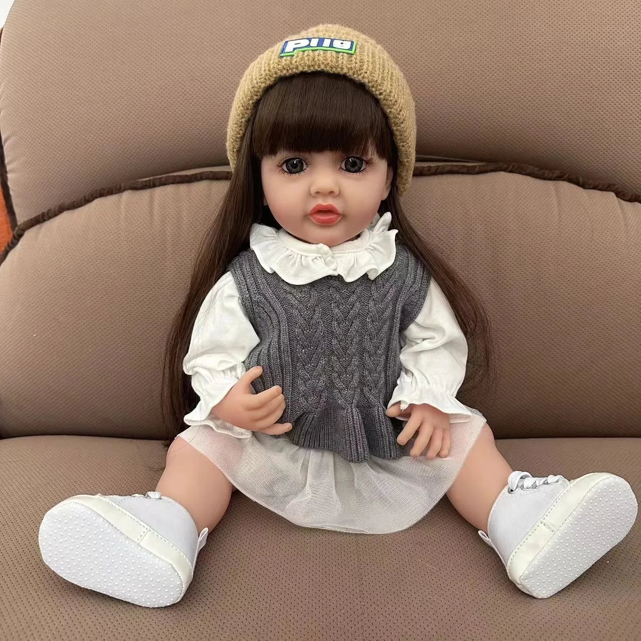 55 ซม.ไวนิล Reborn ตุ๊กตา 22 นิ้วผมยาวเหมือนจริงตุ๊กตาจําลองแต่งตัวเกมประกอบของเล่นสาวของขวัญวันเกิด