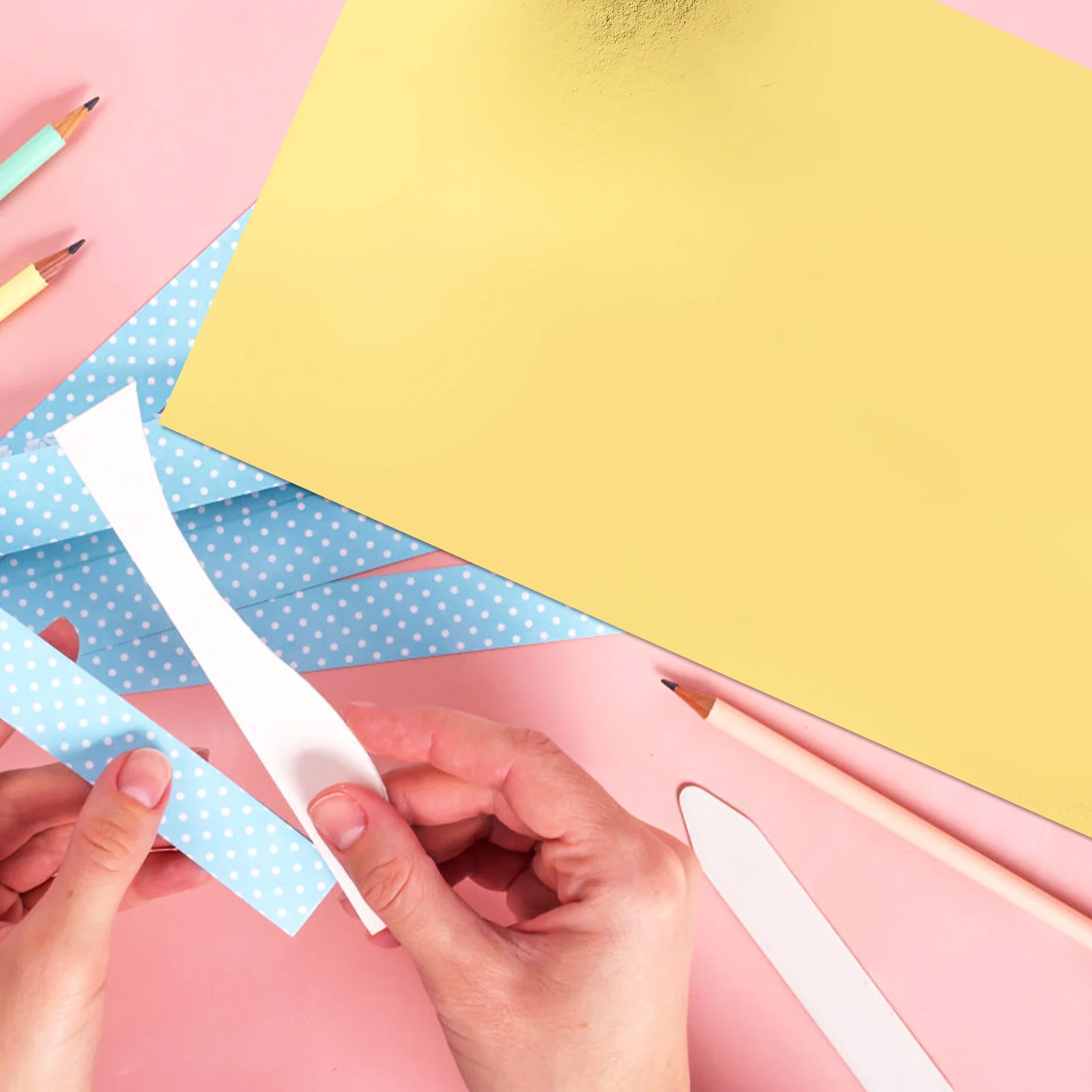 

1 Bag of Golden Cardstock Paper DIY Craft Material for Handicrafts Printing Drawing Projects Portable Safe Paper for Family Fun