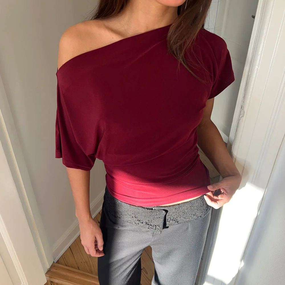 2025 Zomer Nieuwe Effen Kleur Off-Shoulder Hot Girl Top Sexy Taille-Knijpen Korte Mouw Onregelmatige T-shirt