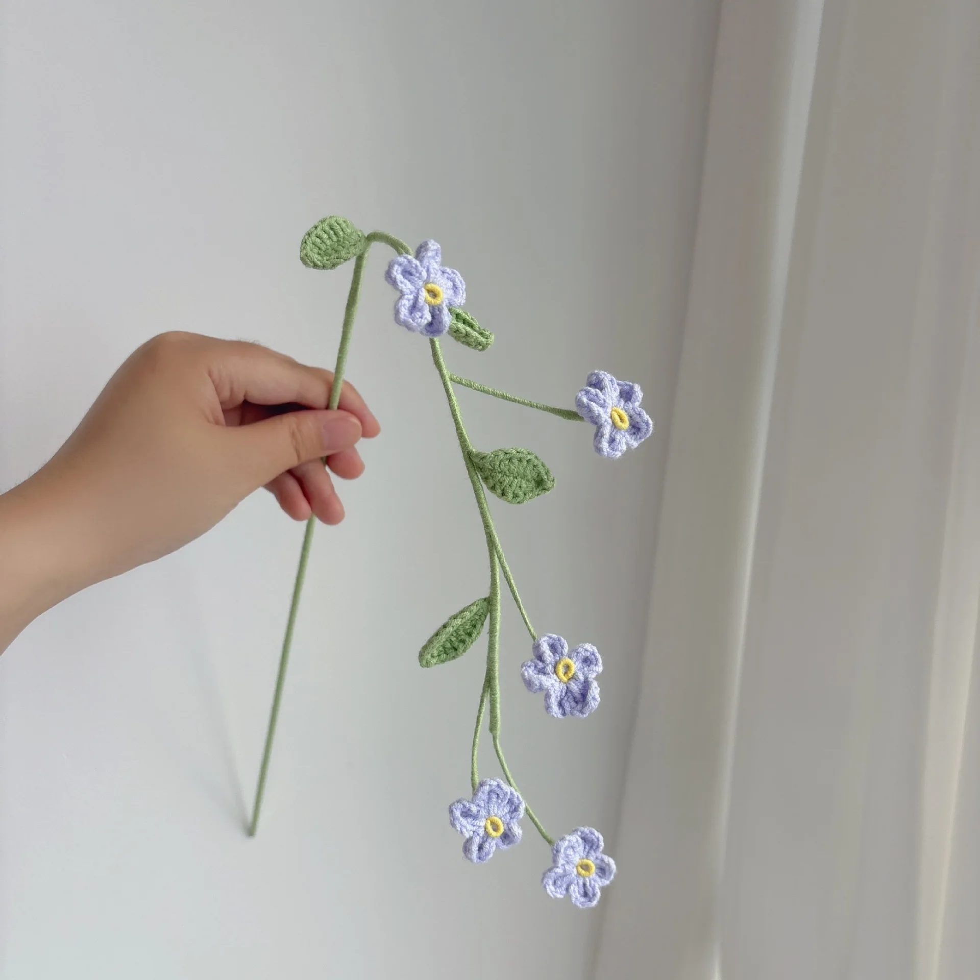 Niedliche gehäkelte Blumenzweige, handgewebter Blumenstrauß, kreativer künstlicher Blumenstrauß, Dekoration, Raumdekoration, Fotorequisiten – Detail 5