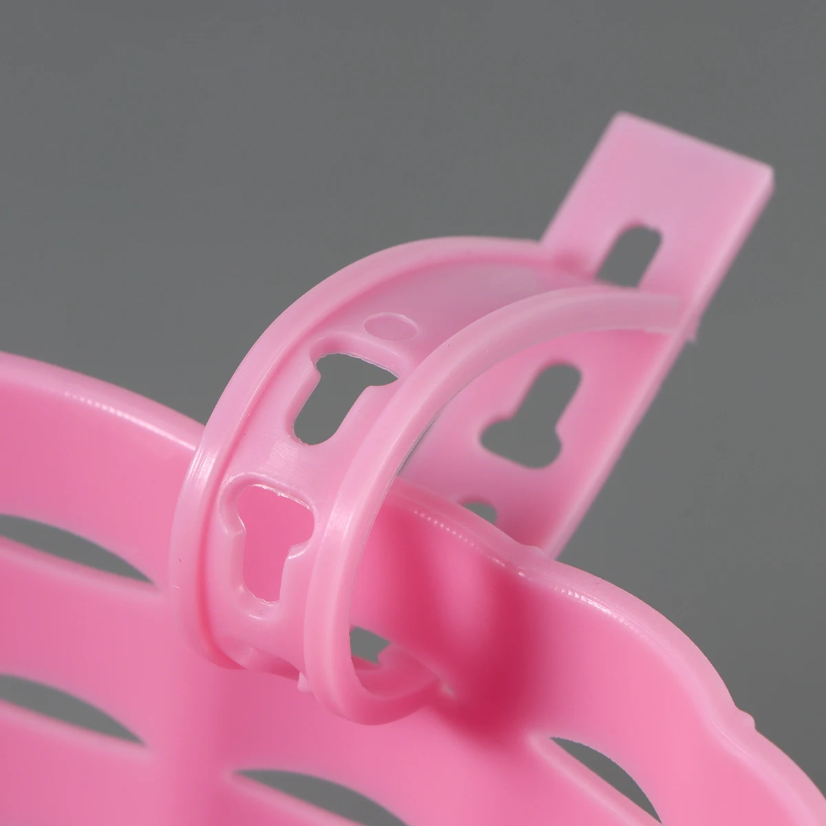 

1Pcs Plastic Bike Basket Thickened Detachable Front Handlebar Storage Basket Water Resistant Lightweight Outdoor Cycling Pink