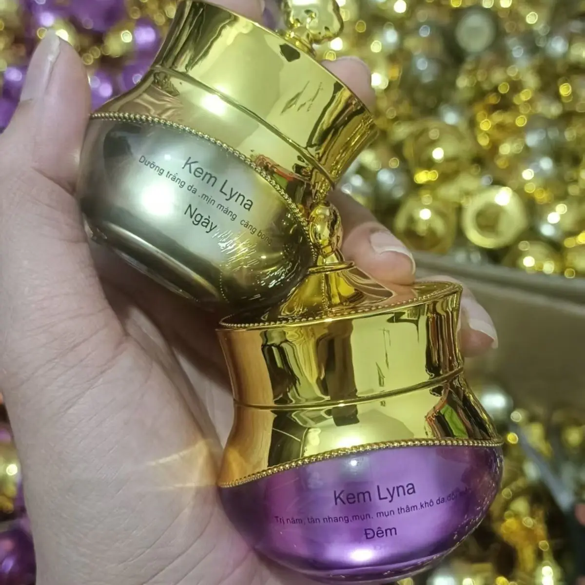 

Vietnam Whitening & Spot Corrector Face Cream, Fades Dark Spots & Acne Marks for Even Tone FACE Kemtrinám