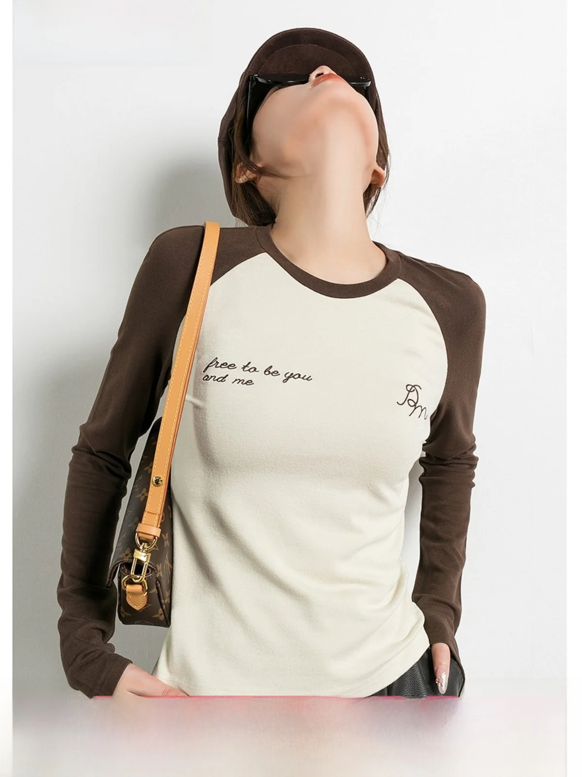 

Trendy Floral Design Embroidered Fce Lined Thi Long Sve T irt Women's Autumn Winter Base Layer irt Letter Pattern