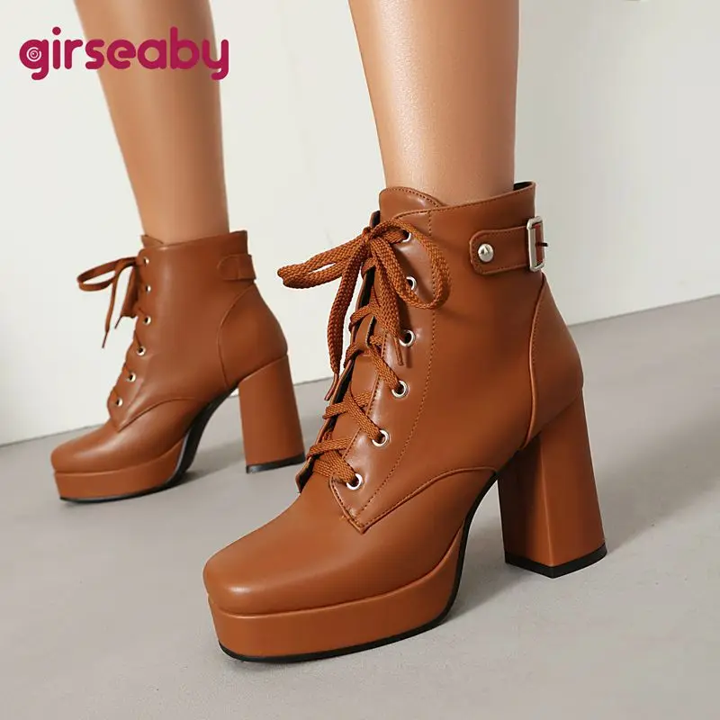 

Girseaby 2025 винтажные женские ботильоны с квадратным носком на массивном каблуке 9 см 2 см на платформе со шнуровкой и пряжкой ремня Размер 44-45 Повседневный стиль