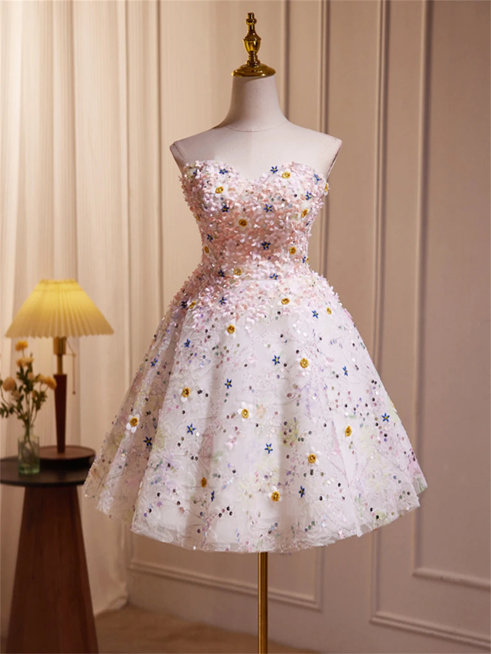 

Sweetheart 3D Floral Appliques Homecoming Dress for Teens Sparkly Corset Sleeveless Forman Evening Party A-line Short Prom Gowns