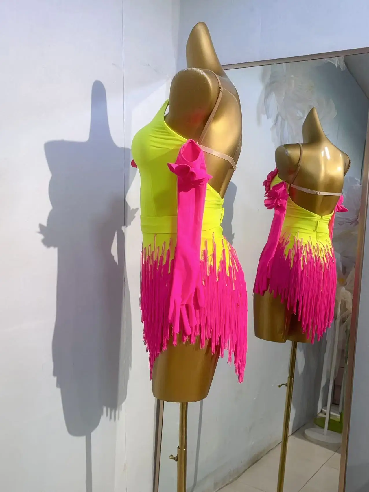 ชุดเต้นลาตินแบบสั่งตัด ดีไซน์เซ็กซี่เปิดหลัง แต่งชายครุย สำหรับผู้ใหญ่และเด็ก ใช้สำหรับเต้นแทงโก้ แซมบ้า รุมบา และการฝึกซ้อมระดับมืออาชีพ