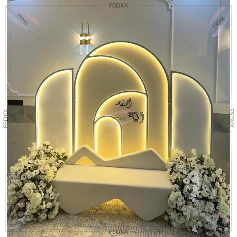 

Luxury Glowing Warm White Light Metal Wedding Props Backdrop Wedding Arch Stand