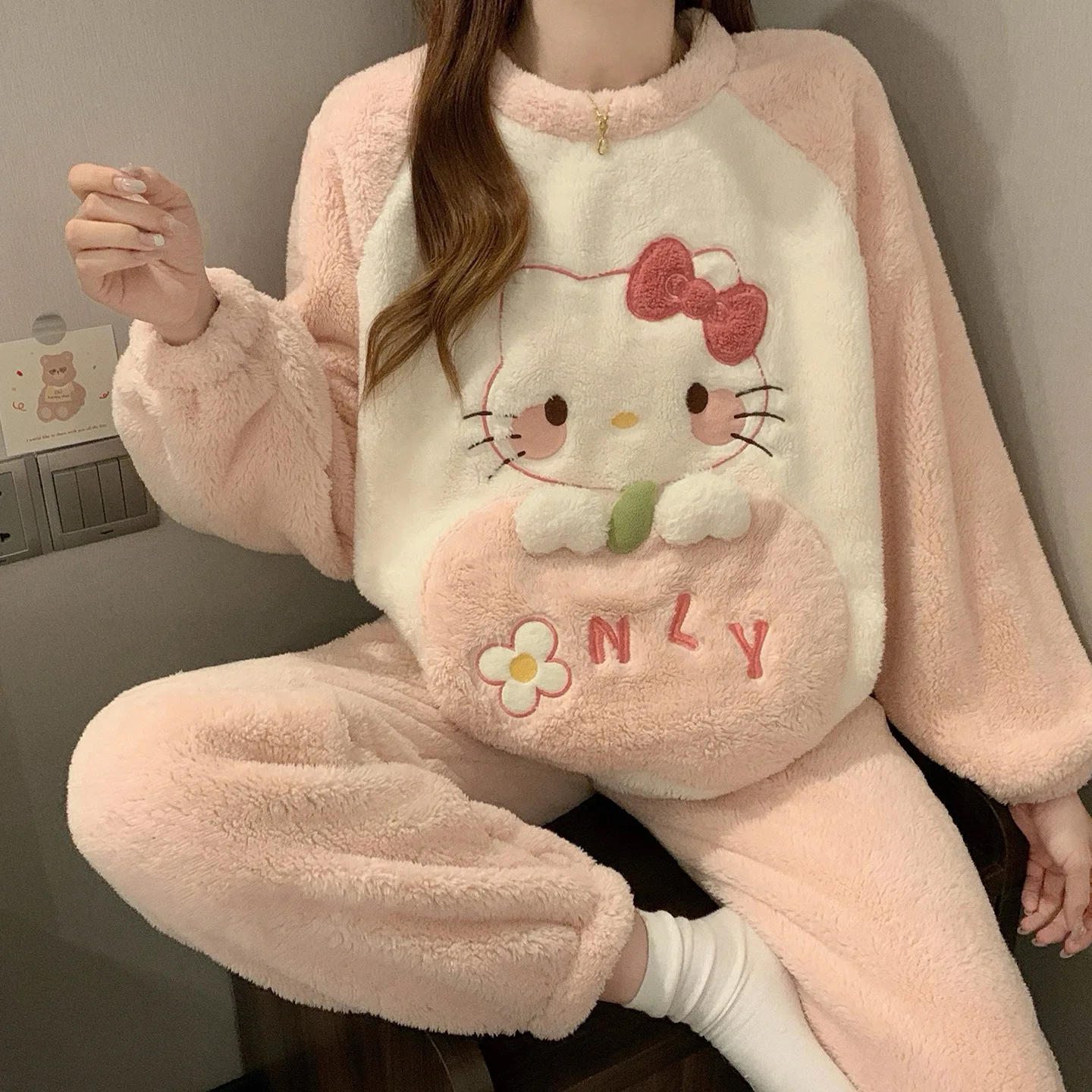 

Женский домашний комплект Hello Kitty из кораллового флиса, утепленный, милый, осенне-зимний, новинка 2026 года