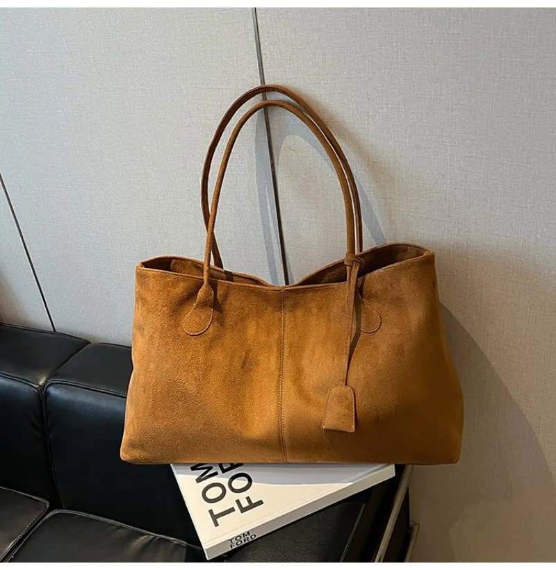 Damen-Schultertasche aus braunem Kunstwildleder, Lässiger Minimalistischer Stil für Tägliche Aufgaben, Wochenendausflüge & Alltägliche Arbeitshandtasche – Detail 32