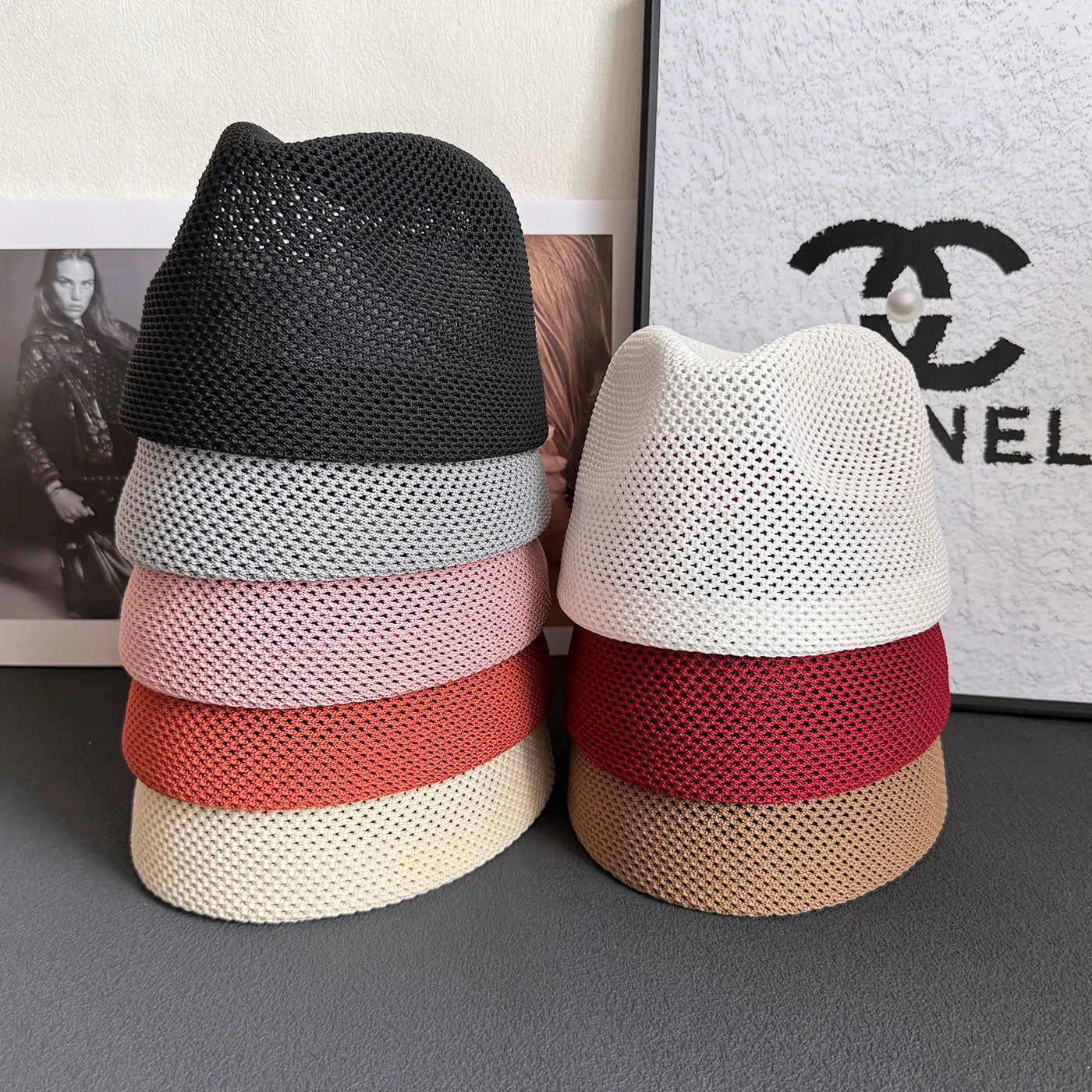 Russische Mode Flugbegleitermütze Designer Entenschnabel-Hut Britischer Retro-Fedora Gestrickte Atmungsaktive Formbare Baskenmütze Sommer