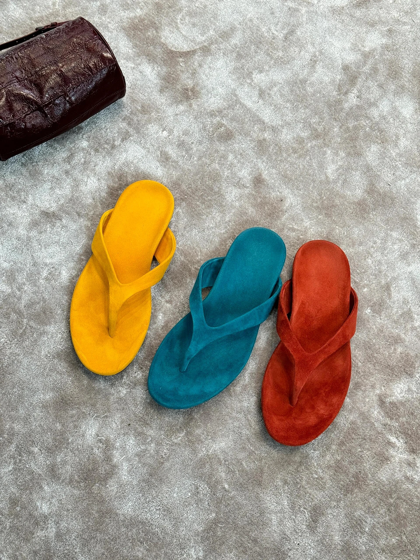 26ss Summer New Casual Holiday Style Thong Slippers Flat Bottom Pedal Beach Vacation Slip-On Sandals Breathable Comfortable