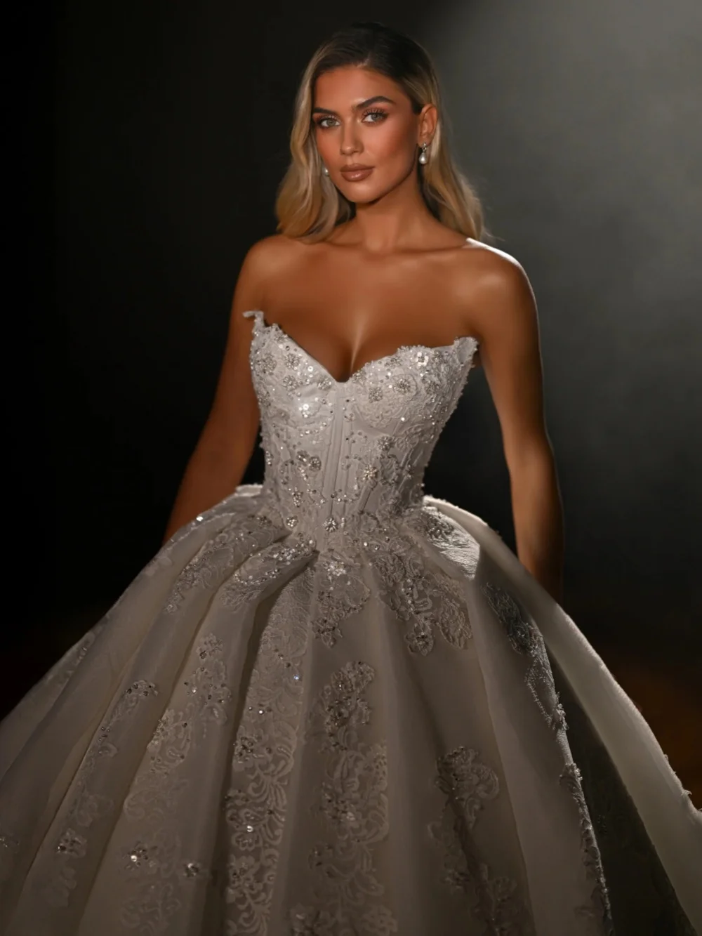 자수 꽃무늬 레이스 공주 웨딩 드레스 꿈같은 스위트하트 넥 브라이덜 가운 맞춤형 럭셔리 비즈 드레스 신부용