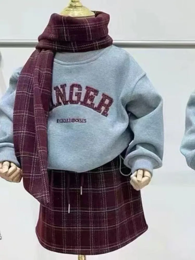 

Girls' Sweater Set Autumn and Winter 2026 New Item Children's Plush Thick Sportswear Half Skirt Two-piece Set