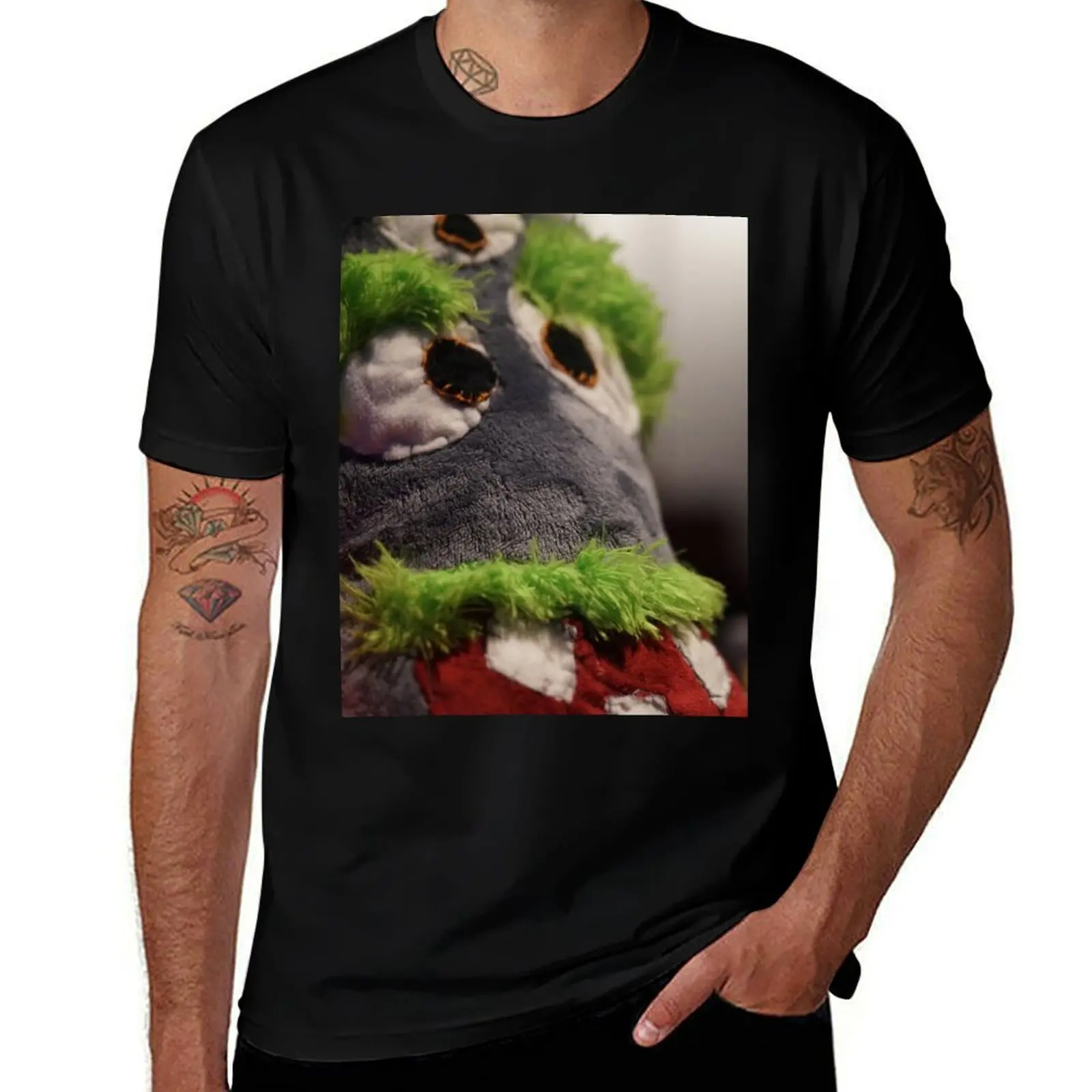 

Ulfi keeps an eye on everything T-Shirt man t shirt oversized t shirt fruit of the loom mens t shirts