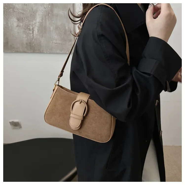 Damen-Umhängetasche aus Wildlederimitat, Unterarm-Umhängetasche, Reißverschluss, modische Umhängetaschen für kleine quadratische Taschen, geeignetes tägliches Outfit – Detail 2