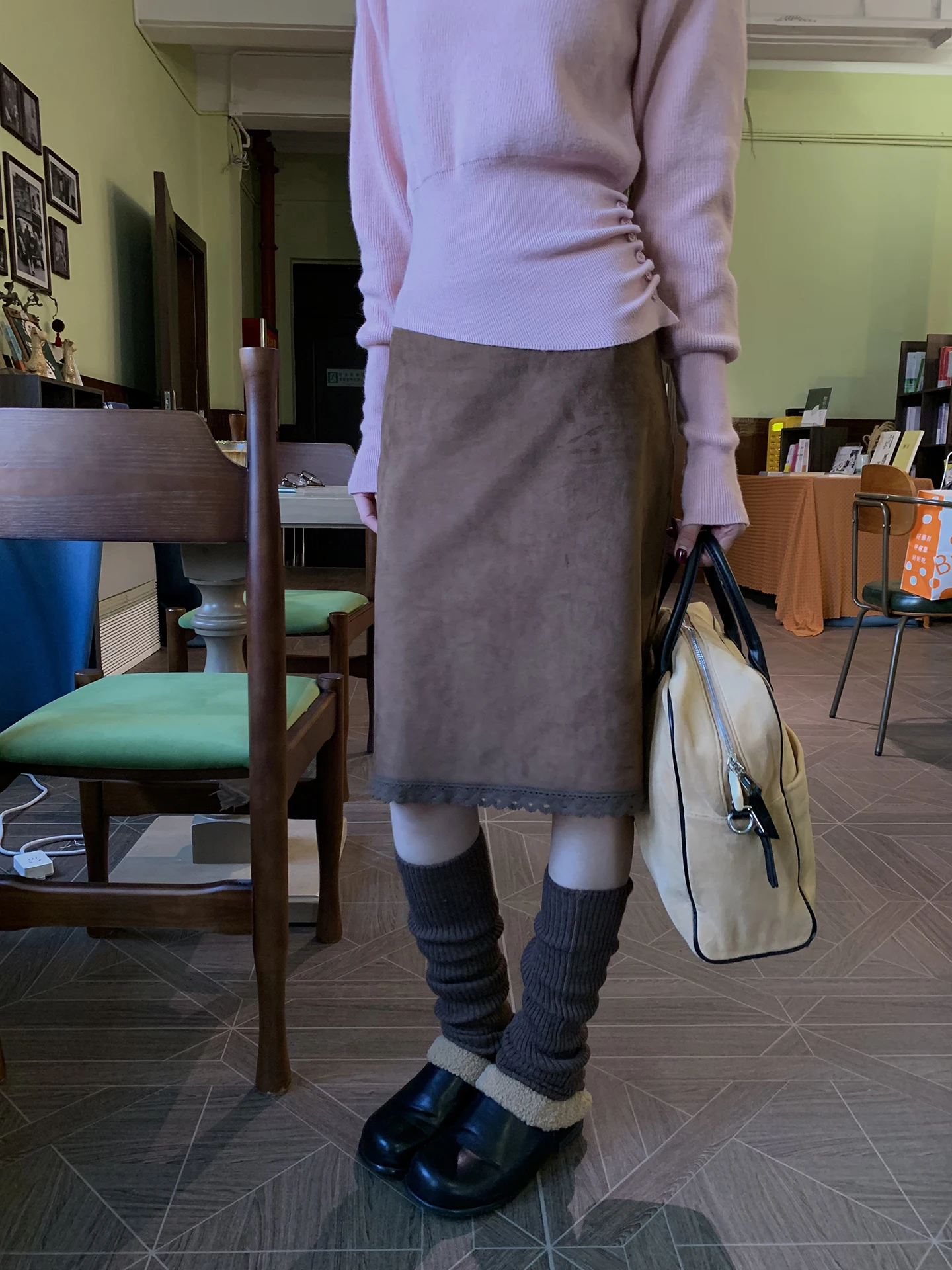 레드 셀러브리티 A라인 미디 스커트 여성용 가을 겨울 2025 신상 커피색 랩 바디 아름다운 멜라민 스웨이드 스커트