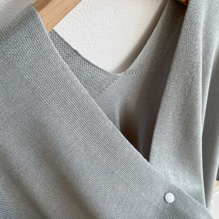 최신 디자인 니트 망토 여성용 브이넥 단색 원버튼 숄 심플 패션 부드러운 얇은 자외선 차단 코트 여성용 스카프