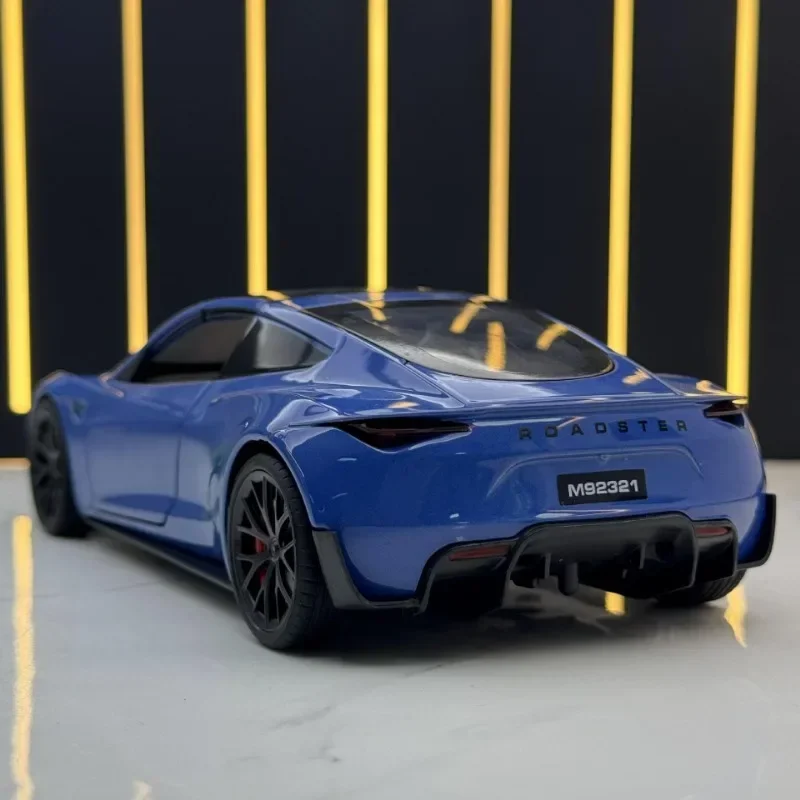 Modelo de carro esportivo conversível roadster, carro coletivo em miniatura, luz e som, simulação, escala 1:24