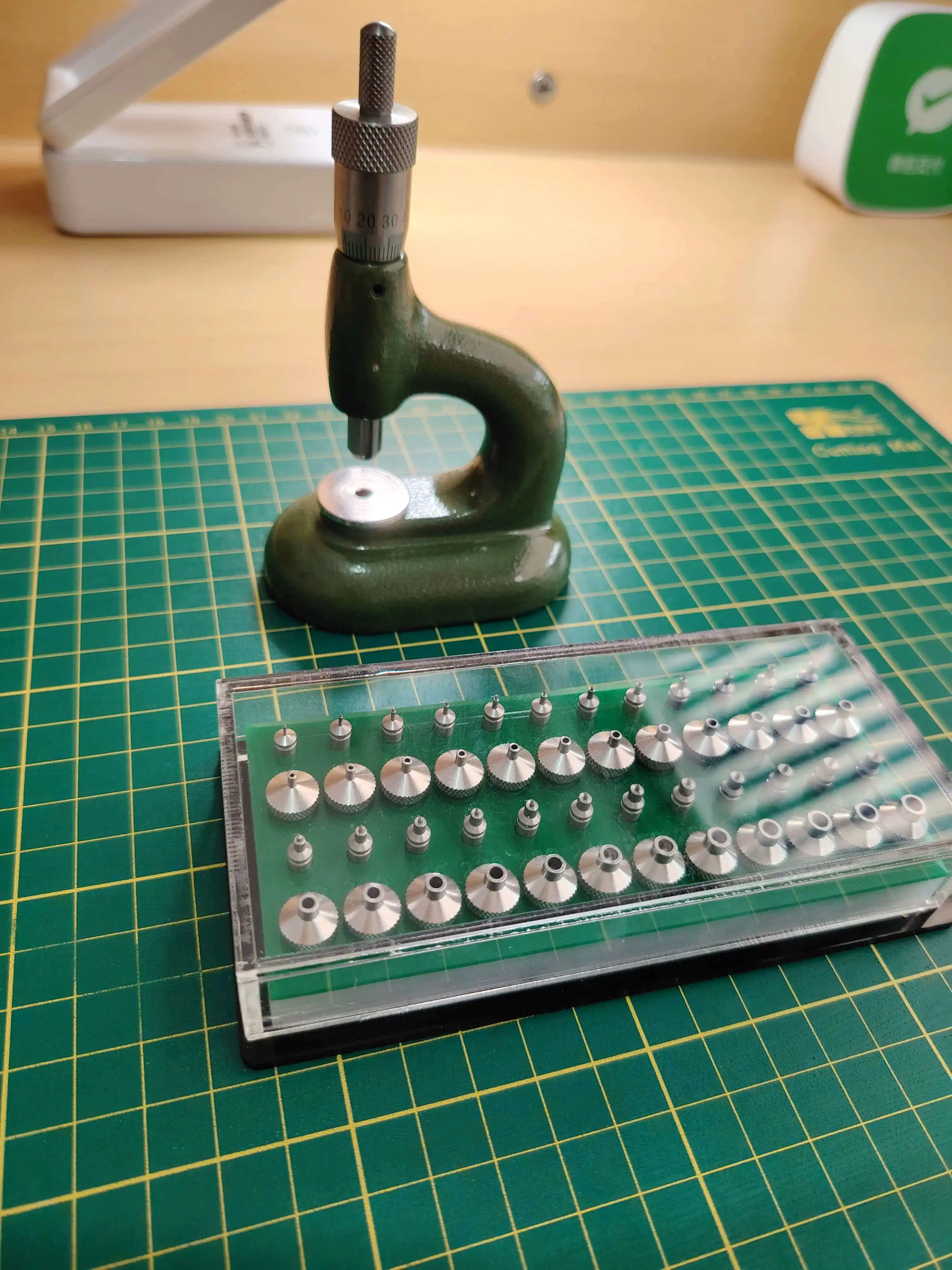 Professional Watch Repair Tool, C4 Jewel Setting Machine with 4 Upper & 4 Lower, Watch Jewel Hole Adjusting Device