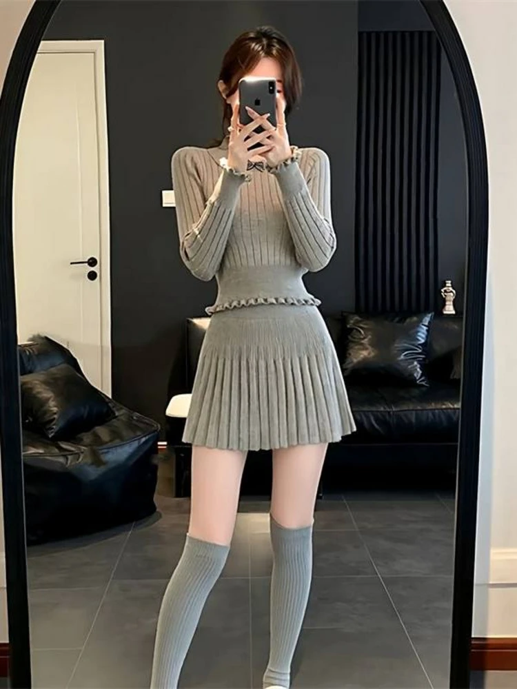 

Fashionable Korean Style Knitted Set with Poodle Collar And Knot for Women White Pleated Skirt Spring Season