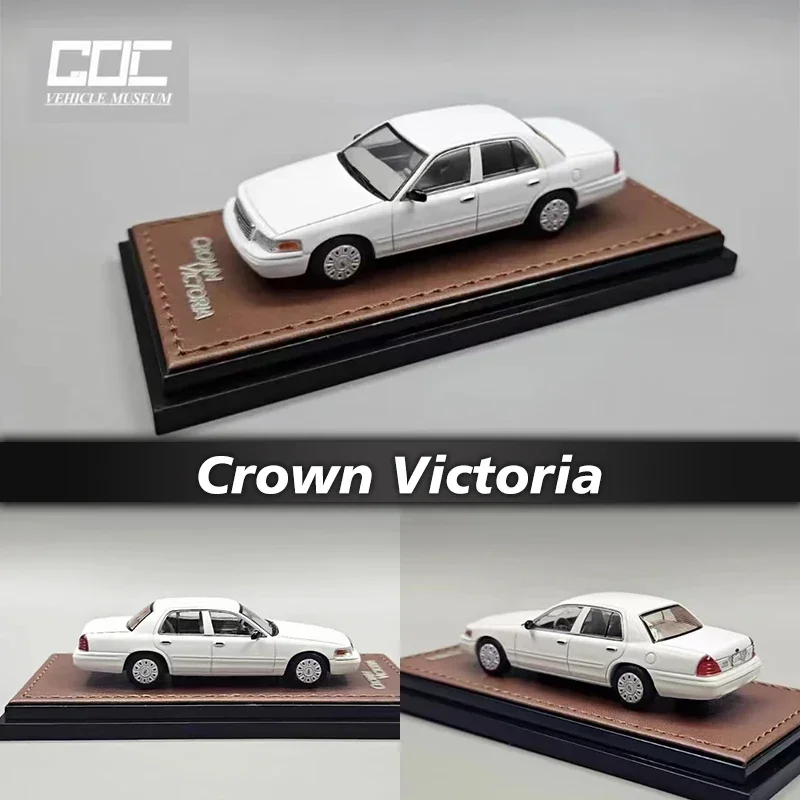 

GOC 1:64 Crown Victoria Street Package White Diecast Diorama Car Model Toys