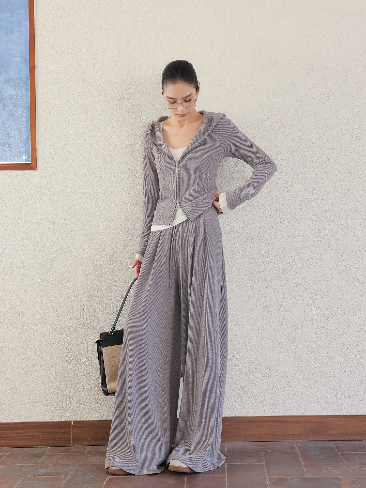 

JWUNIQUE Ashen Whisper Knitted Hat Shirt And Casual Pants Women's Two-Piece Set Floral Grey Texture Simple Style for Adults