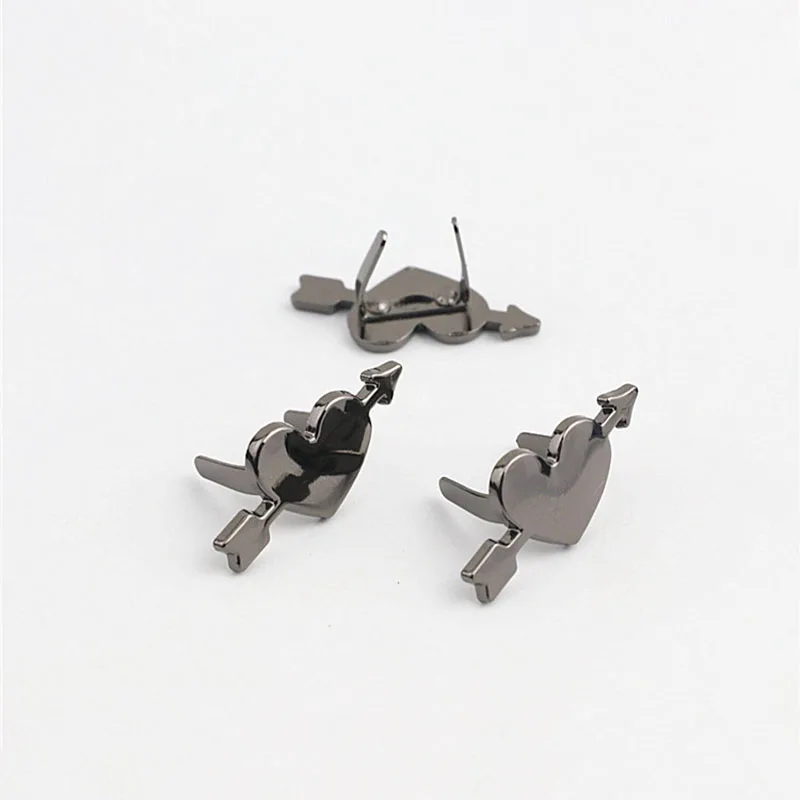 2pcs Metal Heart Shape Decoration Buckle New Style Clip Clasp Hardware for Leather Craft Bag Garment Handbag Shoe Accessories