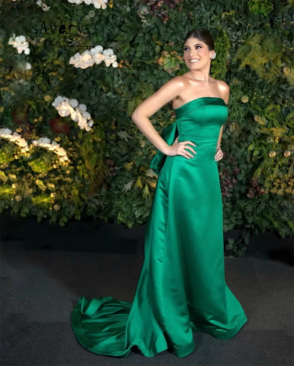 

Avery Customized Green Tube Top A Line Off the Shoulder Curved Elegant Party Dresses 2026 Evening Dresses for Events Prom Dress