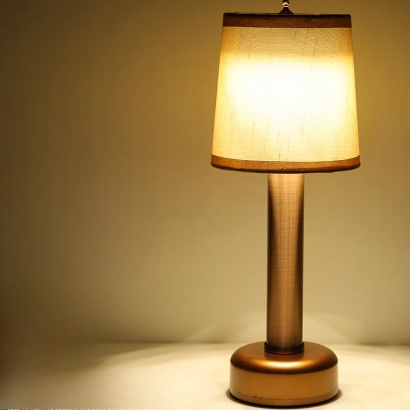 

Metal LED Floor Light Atmoshere Decorative for Indoor Bedroom Bedside Hotel Study Reading Fabric Shade Rechargeable Lamp Fixture