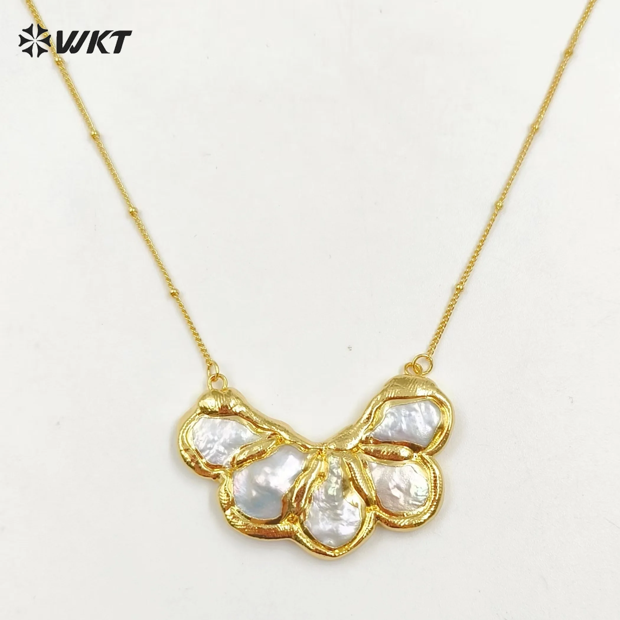 WT-JN268 Trendy Exquisite Half Flower Shape Natural Pearl With 18k Gold Plated  Necklace For Women Decorated