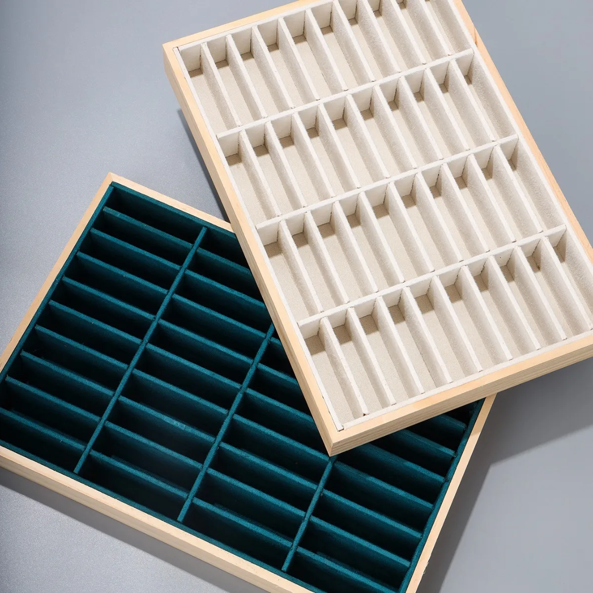 

Bamboo and wood jewelry display tray, 40 piece jewelry and jade box, watch, bracelet, bracelet display prop display rack