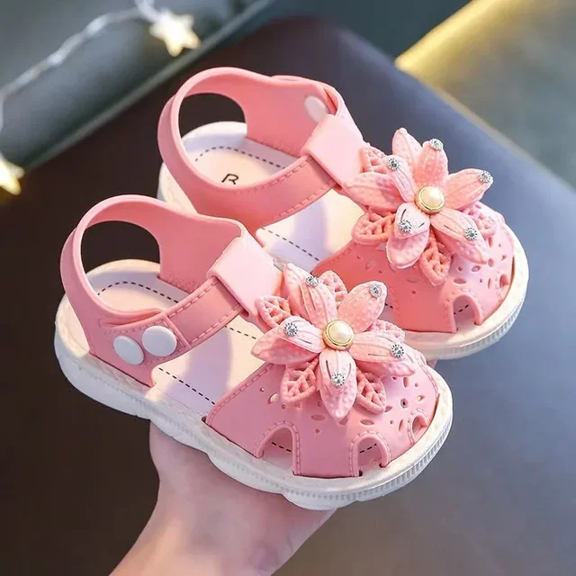 Letnie buty dziecięce z kokardą Śliczne antypoślizgowe sandały plażowe z PVC dla dziewczynek Obuwie Miękkie dziecięce modne sandały dla dzieci