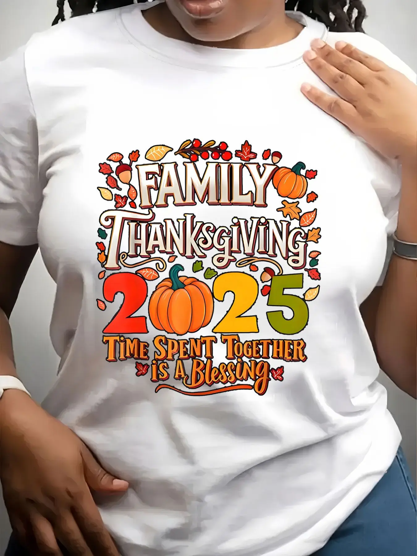Women's Trendy Crew Neck T-Shirt Family Thanksgiving 2025 Blessing Design Suitable for Casual Sportswear