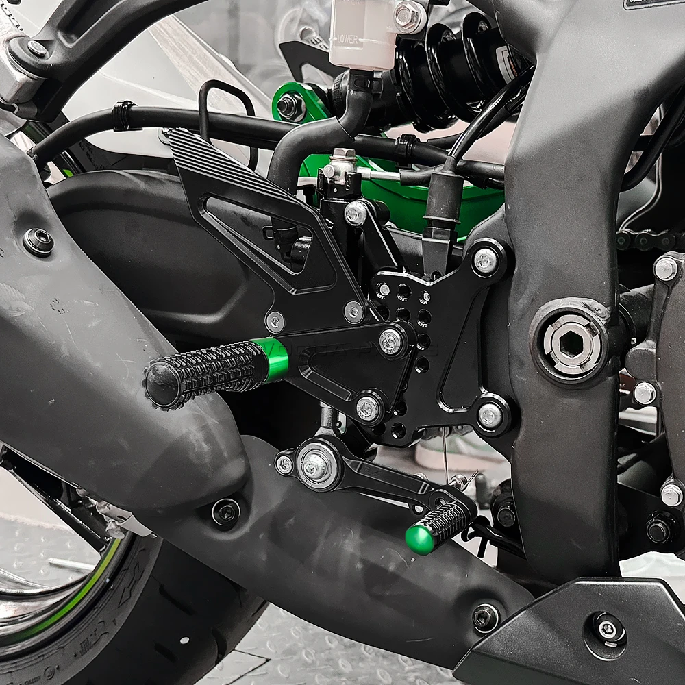 لكاواساكي نينجا ZX4R ZX4RR ZX25R مجموعة خلفية قابلة للتعديل أطقم خلفية ZX4R ZX25R مجموعة خطوة خلفية 4 موضع