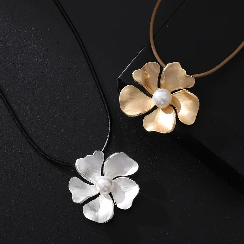 

Kaseakia Chunky Big Large Flower Statement Metal Alloy Pendant Choker Necklace for Women