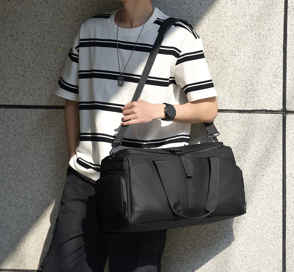 New Fitness Bag with Dry-wet Separation, Multi-functional Independent Shoe Compartment Storage Bag and Hand-held Travel Bag