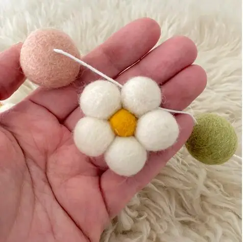 Nordic Style Pure Wool Ball Ins Handmade Felt Daisy Wreath Green/Pink Bohemian Home Room Nursery Decoration Daisy Garland Decoration