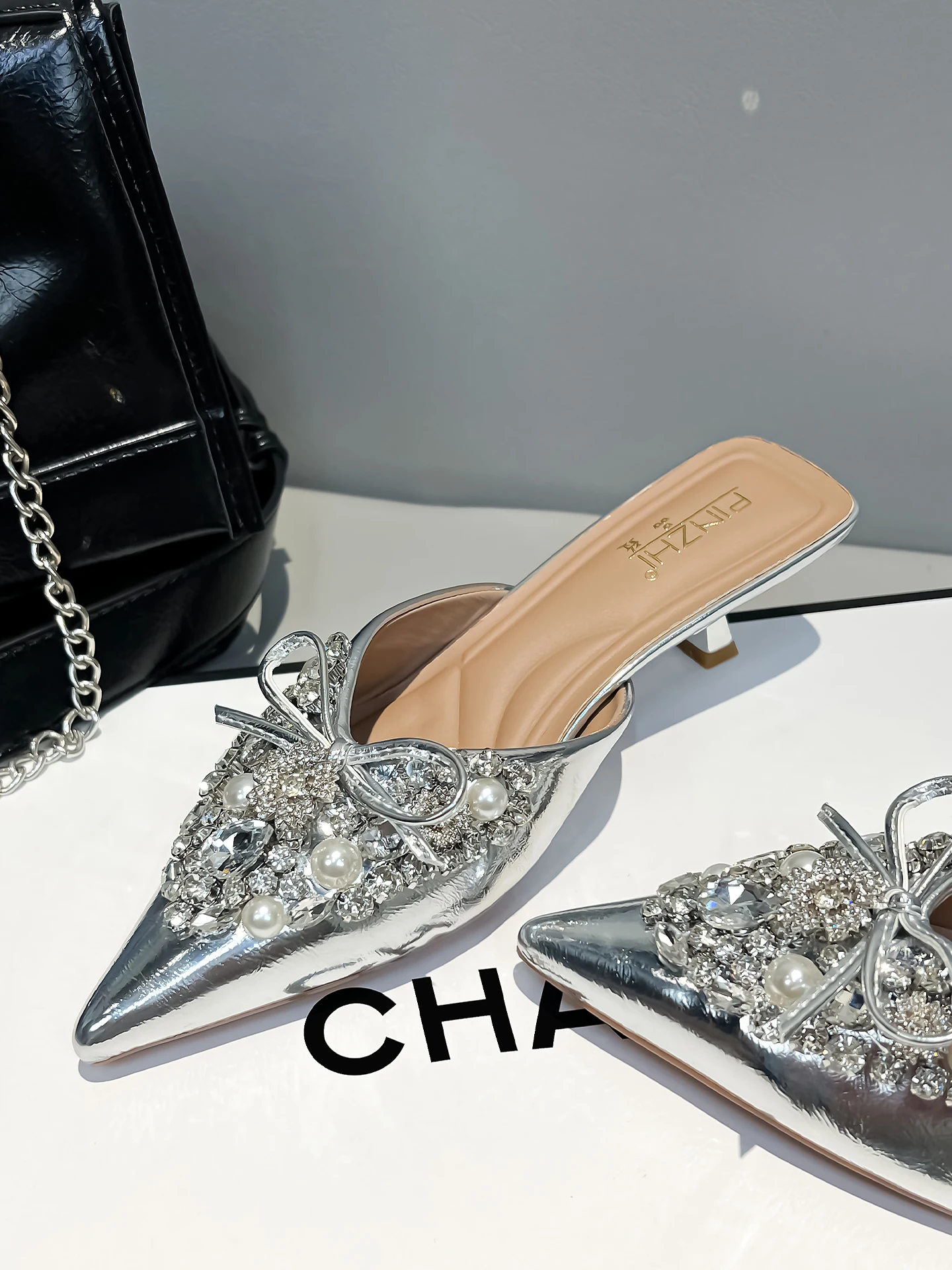 Silver Leather Version Pearl Rhinestone Pointed Toe Women's Outdoor Wear Low Heel Mule Slippers Fashion French Style Slip-On