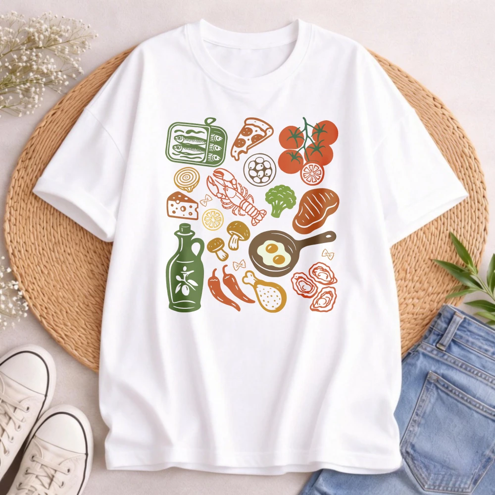 Camiseta gráfica Italiana con ilustraciones de brunch, mercado italiano, sardinas, pizza, aceite de oliva, tomate y marisco, para mujer