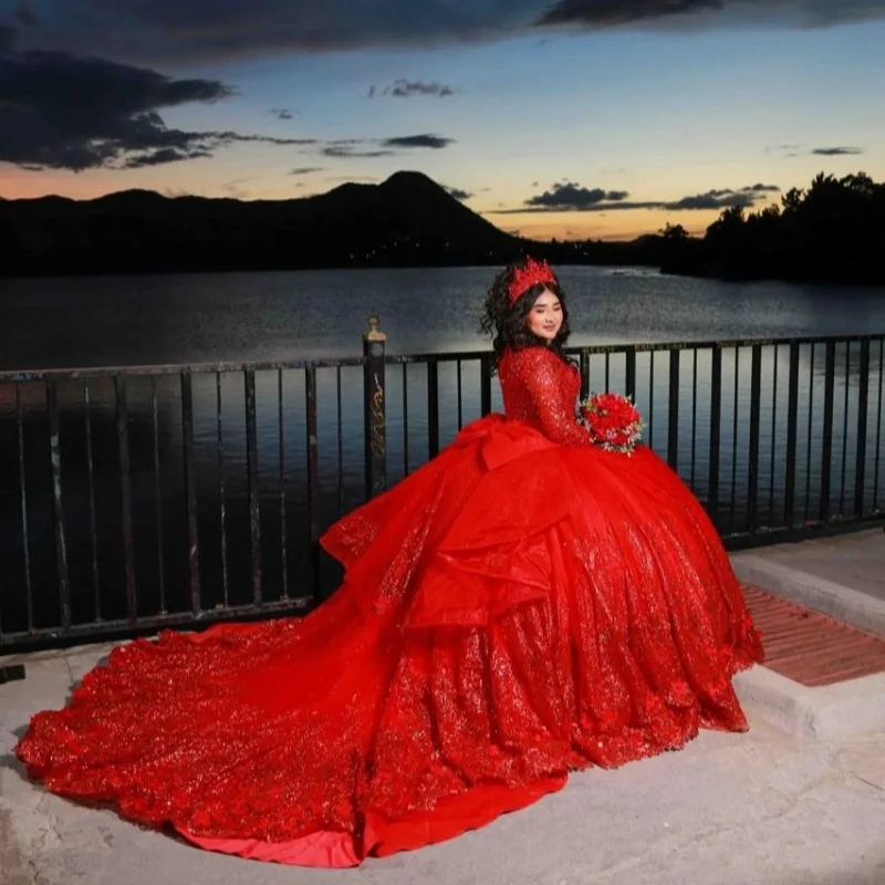 فستان Quinceanera أحمر لامع مزين بحفلة تول دانتيل مكشوف الأكتاف وذيل طويل وفيونكة فيستدوس دي 15 quinceañera مخصص