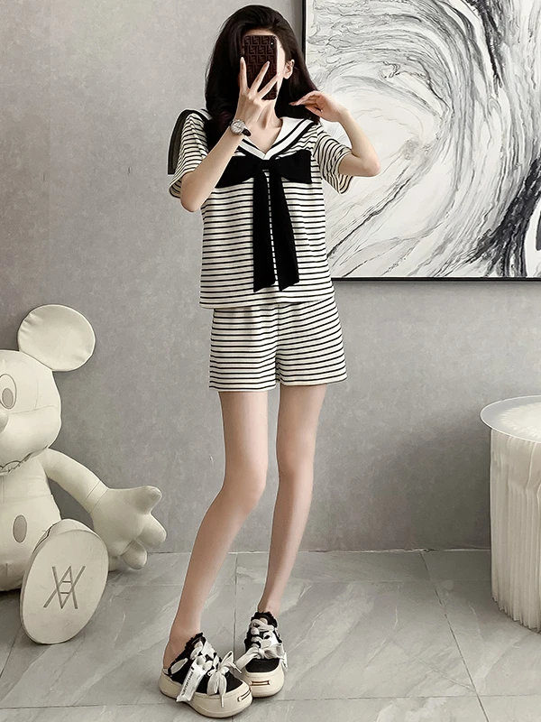 

Полосатый повседневный спортивный комплект, женский летний молодежный комплект с темно-синим воротником, топ с короткими рукавами и шорты, комплект из двух предметов, смесь хлопка и полиэстера