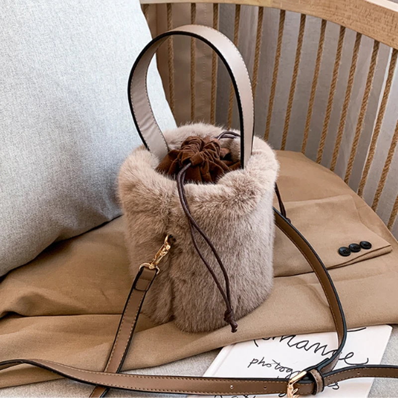 Small Bucket Bag Winter Faux Fur Shoulder Handbag Large Capacity Crossbody Bag Soft Plush Women\'s Designer Hand Bag