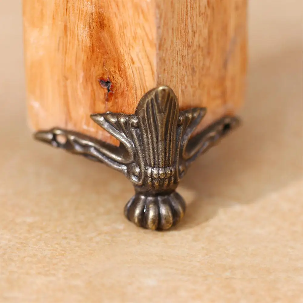 Brass Durable Decorative Wood Case Furniture Part Protector Corner Bracket Corner Furniture Leg Feet Leg