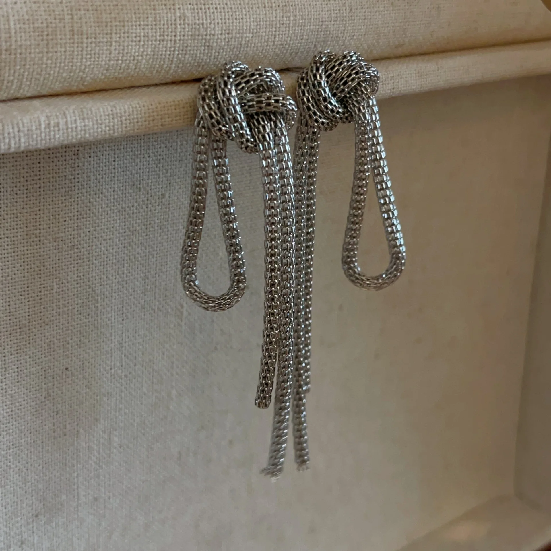 Wire mesh weaving snake bone chain knotted tassel earrings women fashion ear jewelry