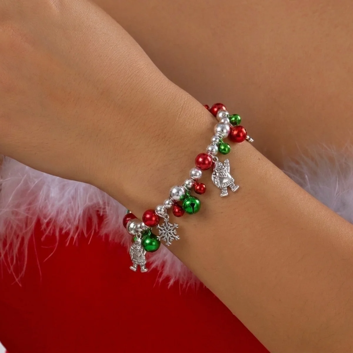 Weihnachtsbaum-Schneemann-Zuckerstangen-CCB-Perlenarmbänder für Damen, rot-grün, mit Glöckchen, Rentier, elastischer Armreif, Neujahrs-Schmuck – Detail 9
