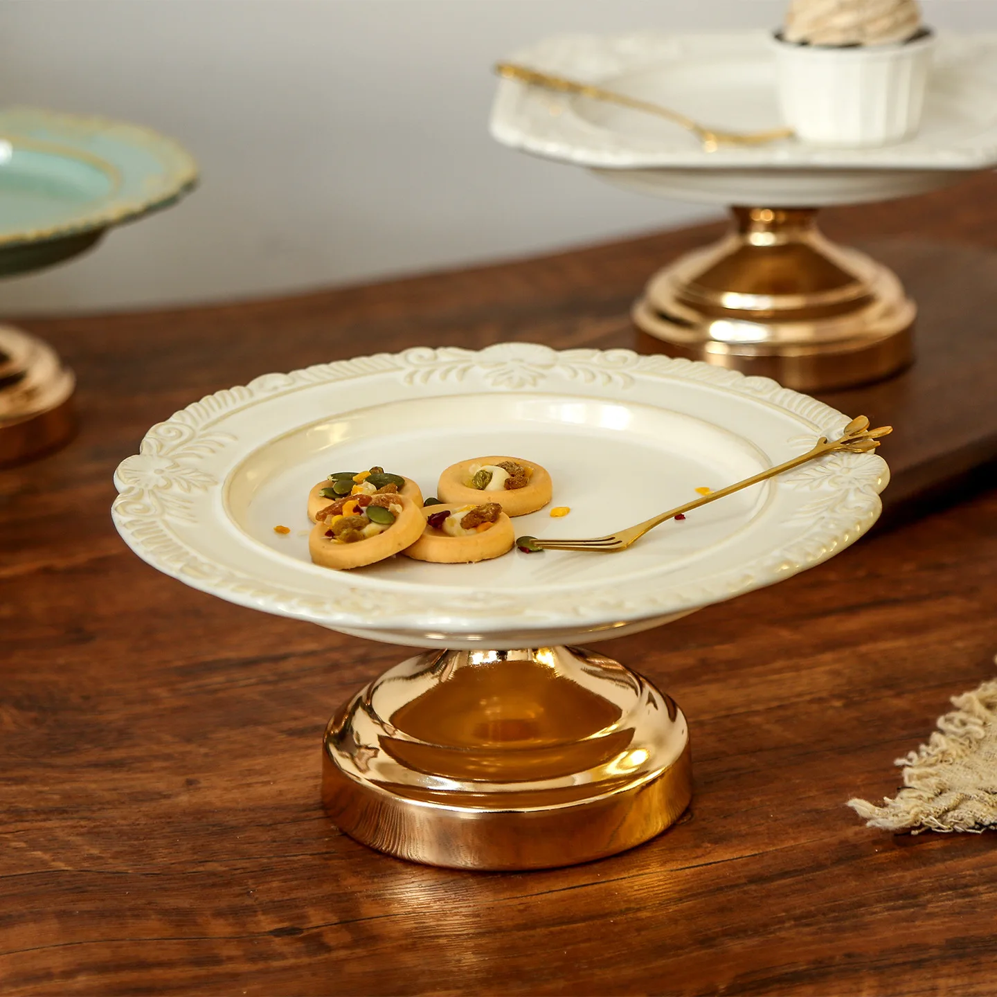 European Dessert High-foot Plate Afternoon Tea Snack Plate Exquisite Light Luxury Dried Fruit Fruit Cake Tray Dessert Table