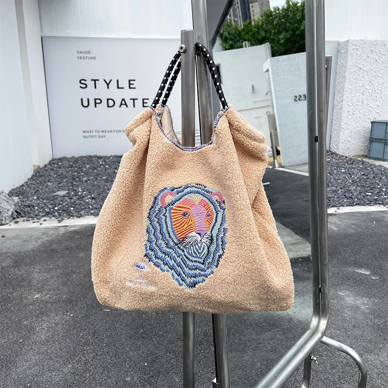 

Многоразовая плюшевая сумка с вышивкой, мультяшная портативная вместительная сумка для зимнего сезона, сумка для покупок, подарок для девушек