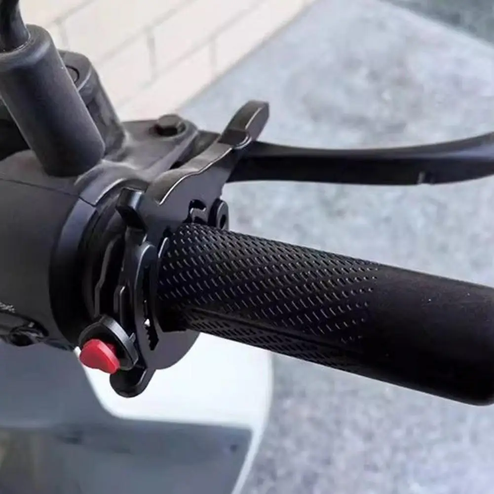 

Brake Lever Throttle Holder Universal Motorcycle Throttle Clip Lock with Quick Release Design for Easy Speed Control Cruise