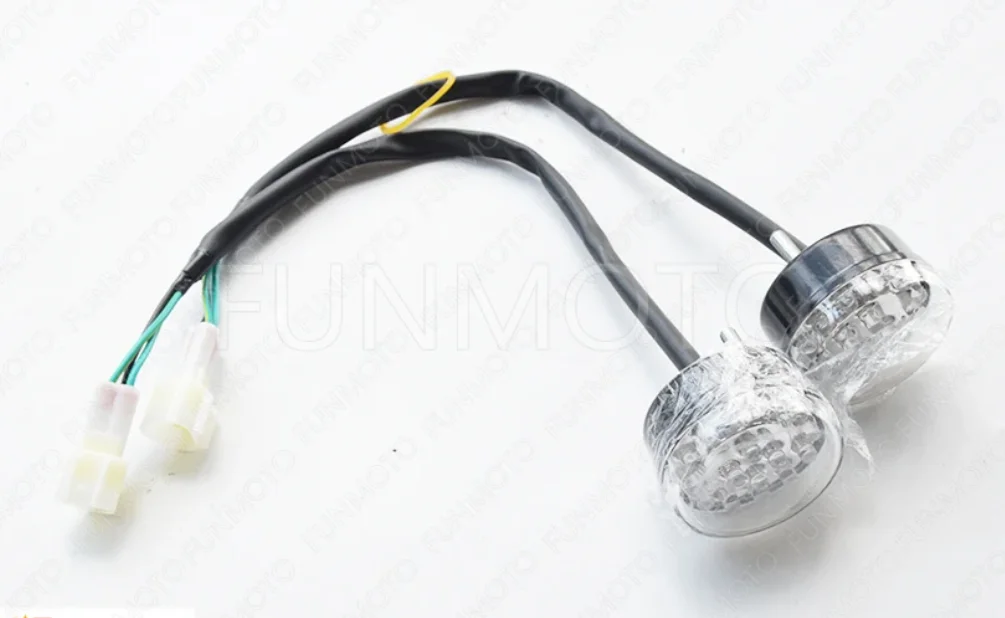 

2 указателя поворота и костюм задних фонарей из 2 предметов для LINHAI M550l