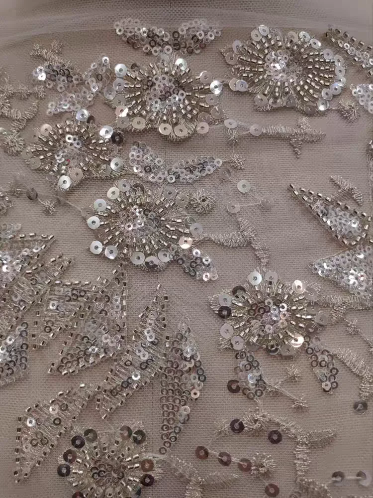 Pizzo da sposa da donna in tessuto con paillettes lucide con perline bianche ricamate floreali di alta qualità
